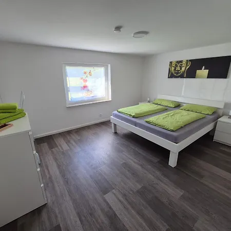 Apartment FeWo-Gabel I 69qm I Garten I gratis Parkplatz am Haus I ruhig im Grünen I flacher Radweg entlang der Saale zur Stadt *